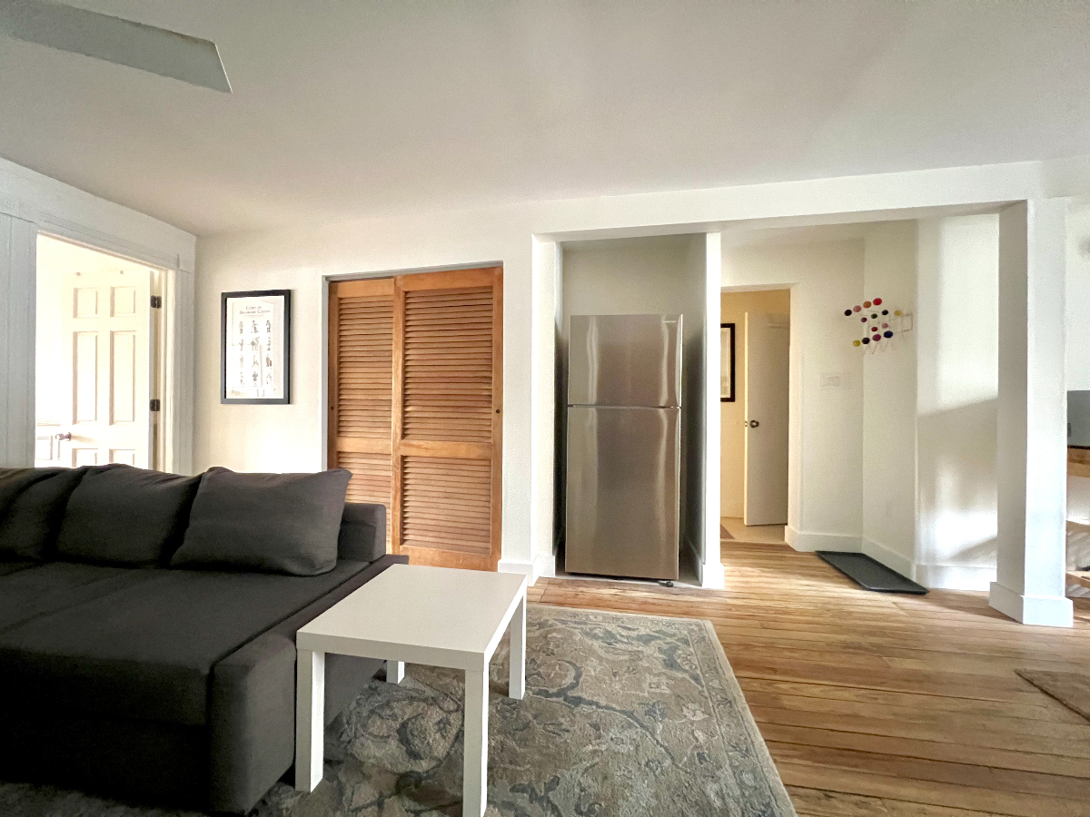 Cozy Garden-Apartment with Modern Comforts, Steps from Irving Square Park - Brooklyn Gem - Photo 7