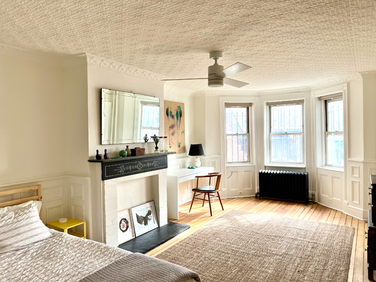 Cozy Garden-Apartment with Modern Comforts, Steps from Irving Square Park - Brooklyn Gem - Photo 3