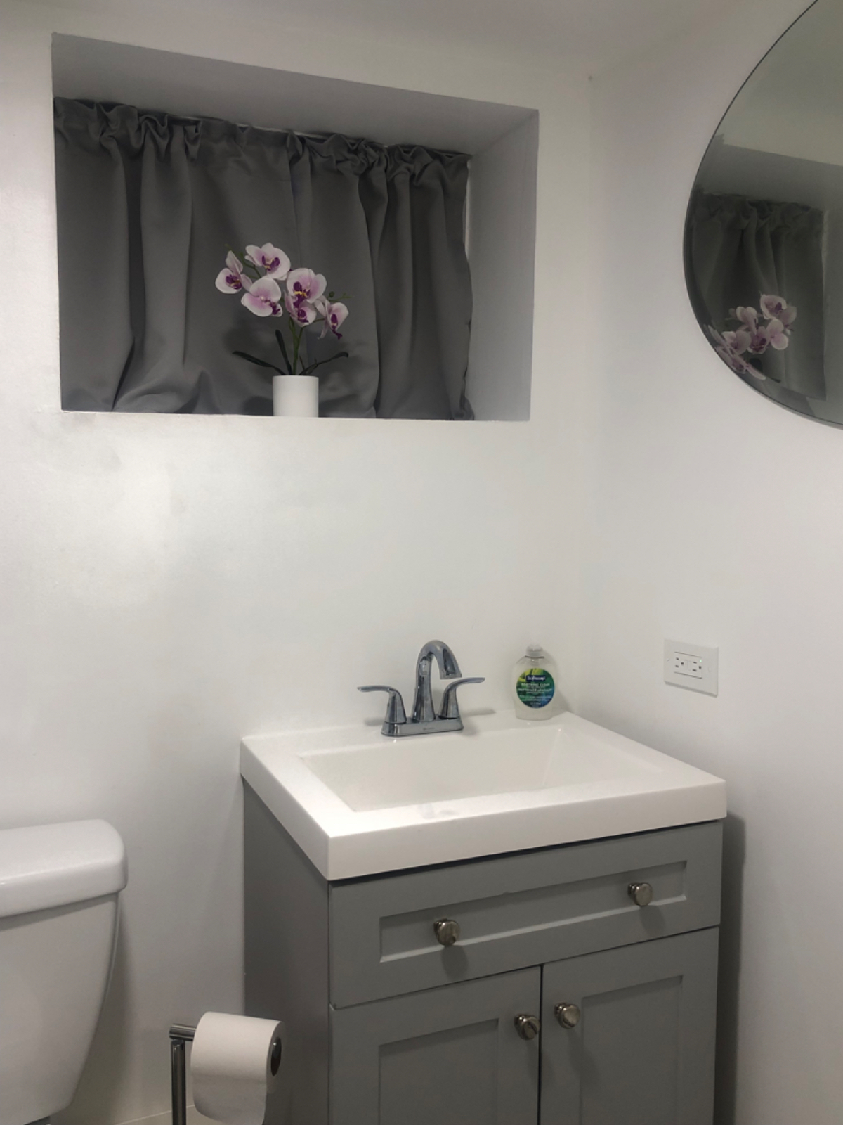 Quiet basement apartment with a private entrance. - Photo 6