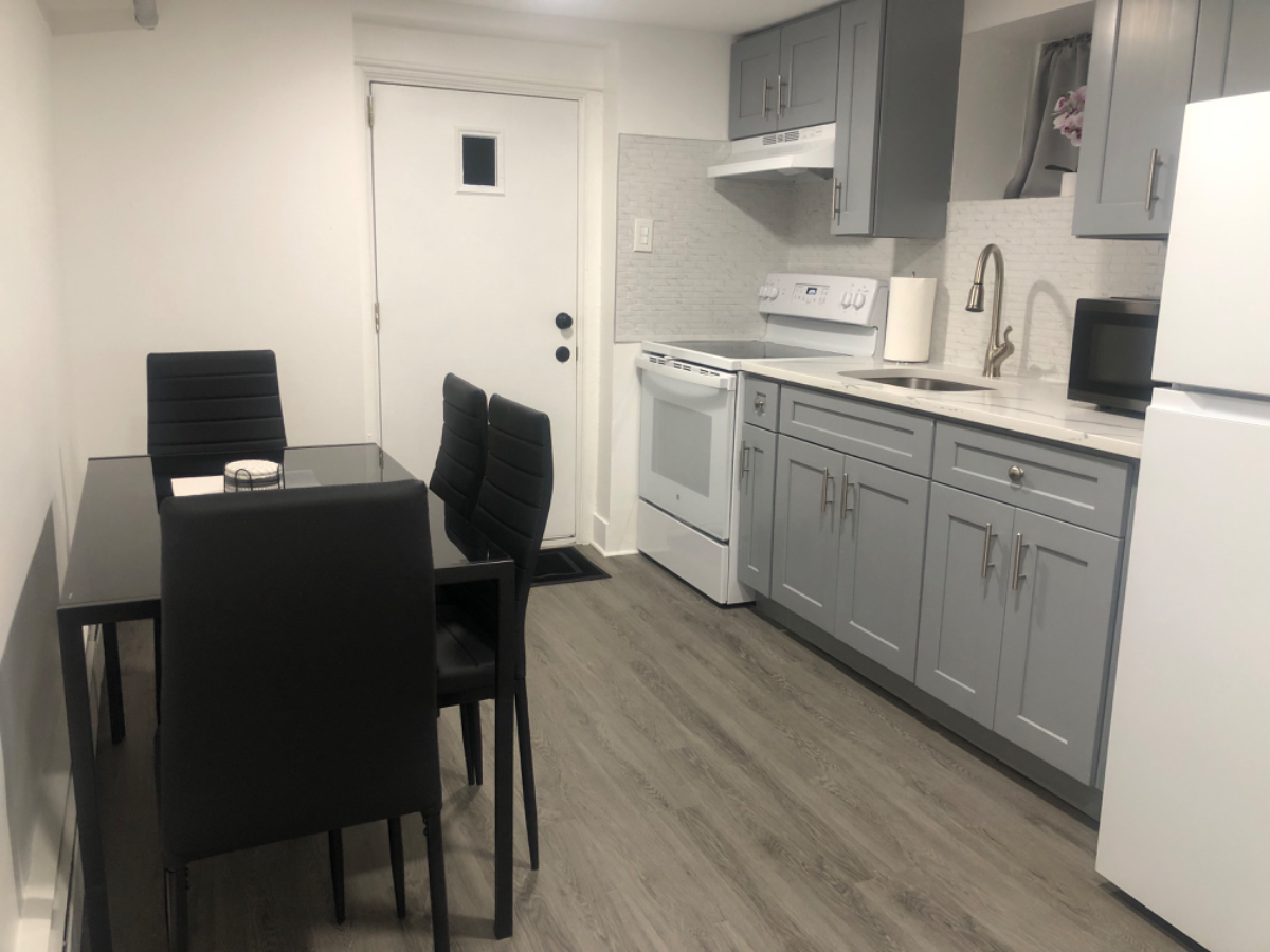 Quiet basement apartment with a private entrance. - Photo 4