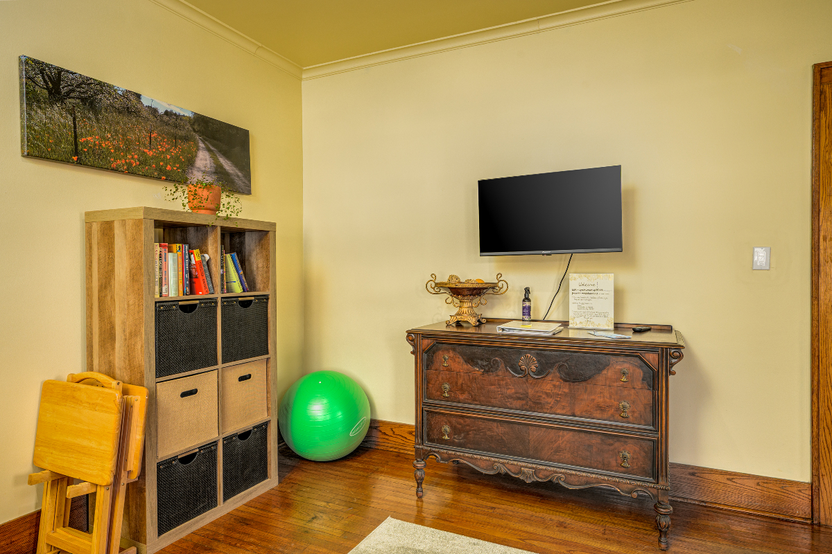 Room 1 Back - Photo 9