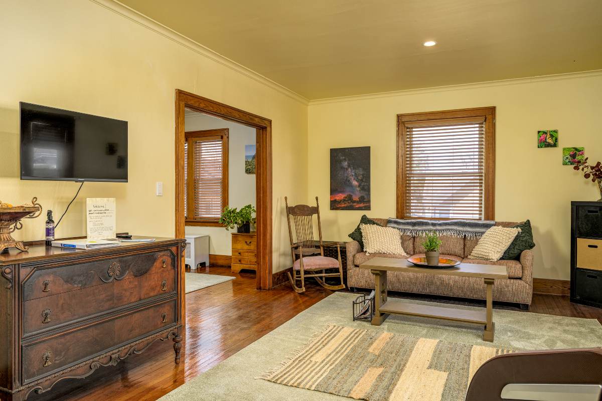 Room 1 Back - Photo 7