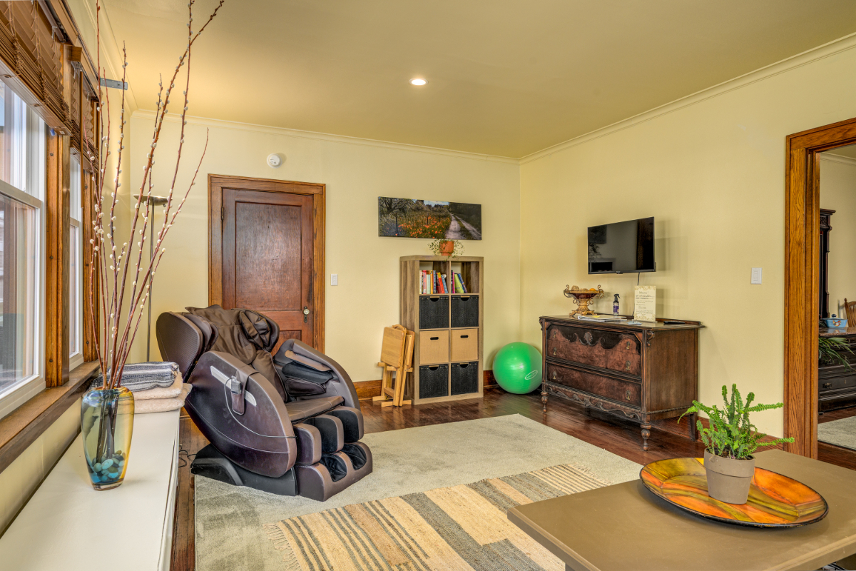 Room 1 Back - Photo 9