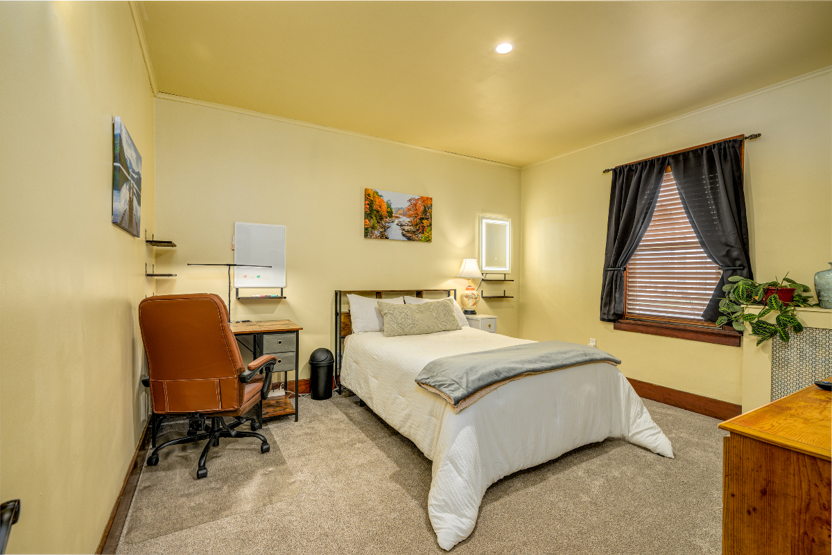 Room 1 Back - Photo 2