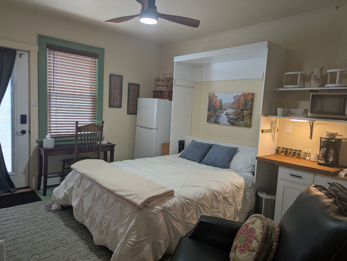 Room 1 Back - Photo 1