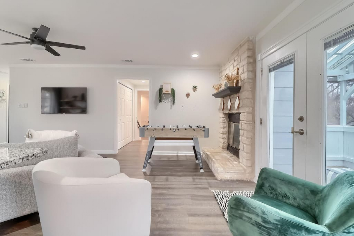 Stunning Round Rock Haven - Exquisite, Upgraded Home with Backyard Oasis - Photo 2