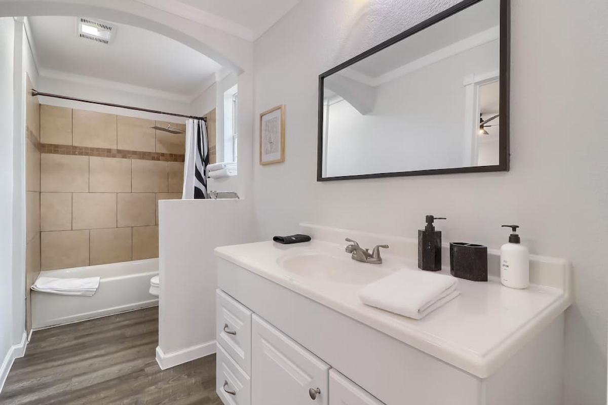 Stunning Round Rock Haven - Exquisite, Upgraded Home with Backyard Oasis - Photo 5