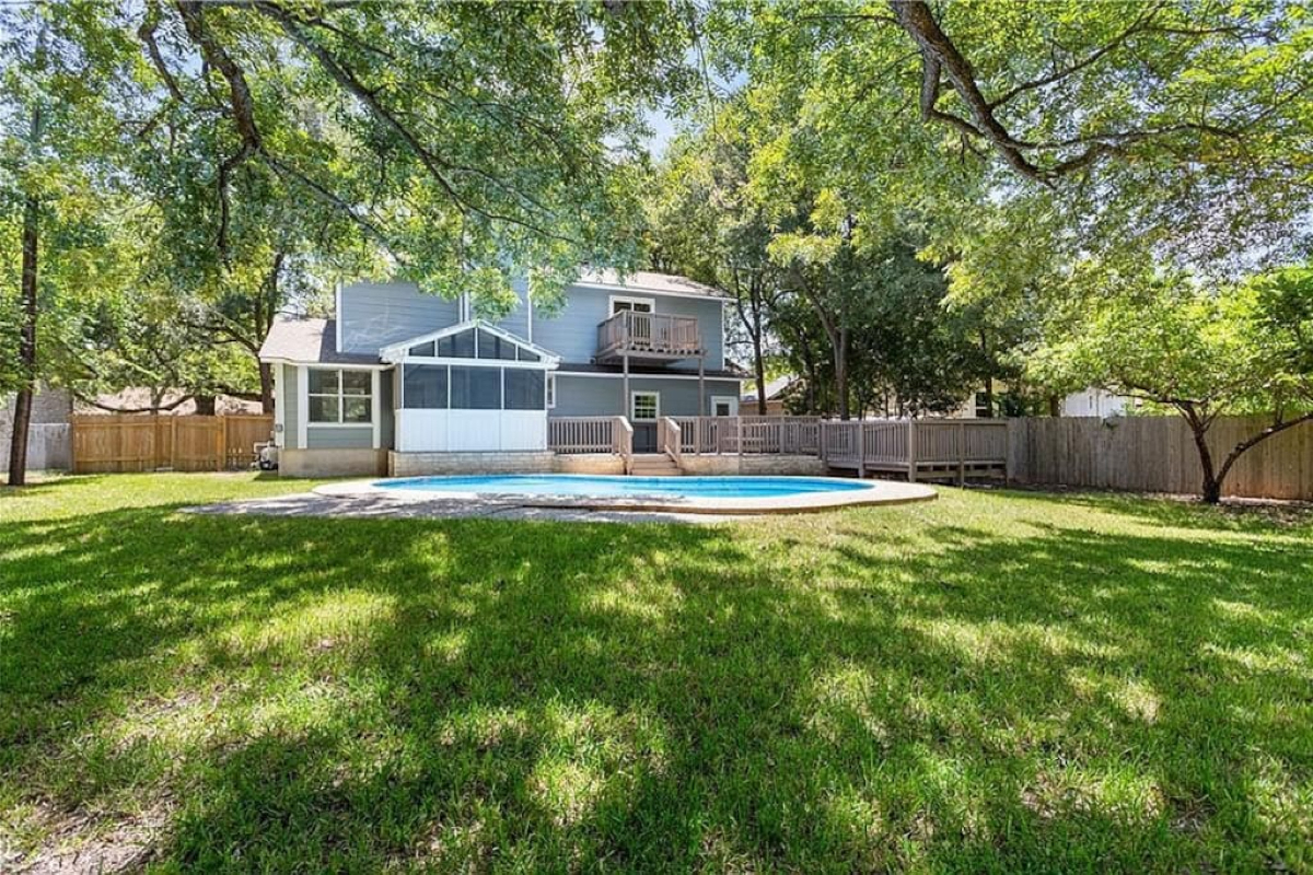 Stunning Round Rock Haven - Exquisite, Upgraded Home with Backyard Oasis - Photo 1