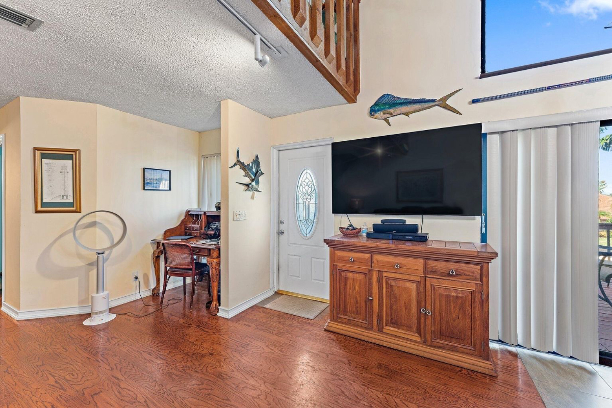 Available for the months of January, February and March 2027. This spectator Townhouse  just yards to the wonderful Jupiter Beach