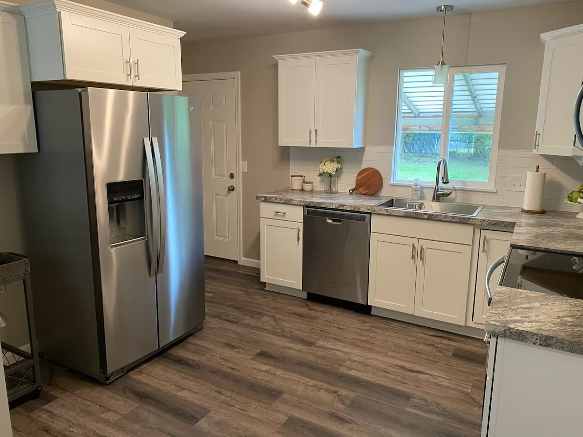 Charming, Central 3BR Home - Photo 5