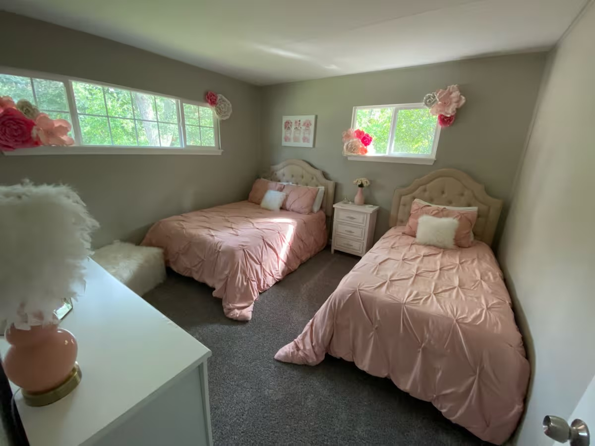 Charming, Central 3BR Home - Photo 12