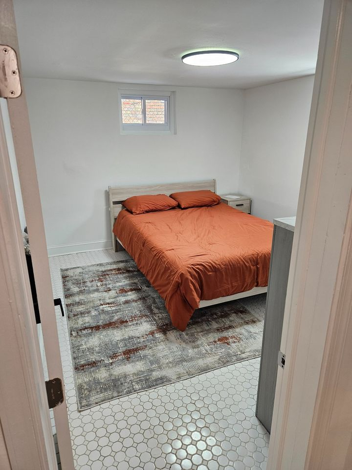 2 Bedroom 1 Bathroom Apartment - Off Street Parking Available - Photo 2