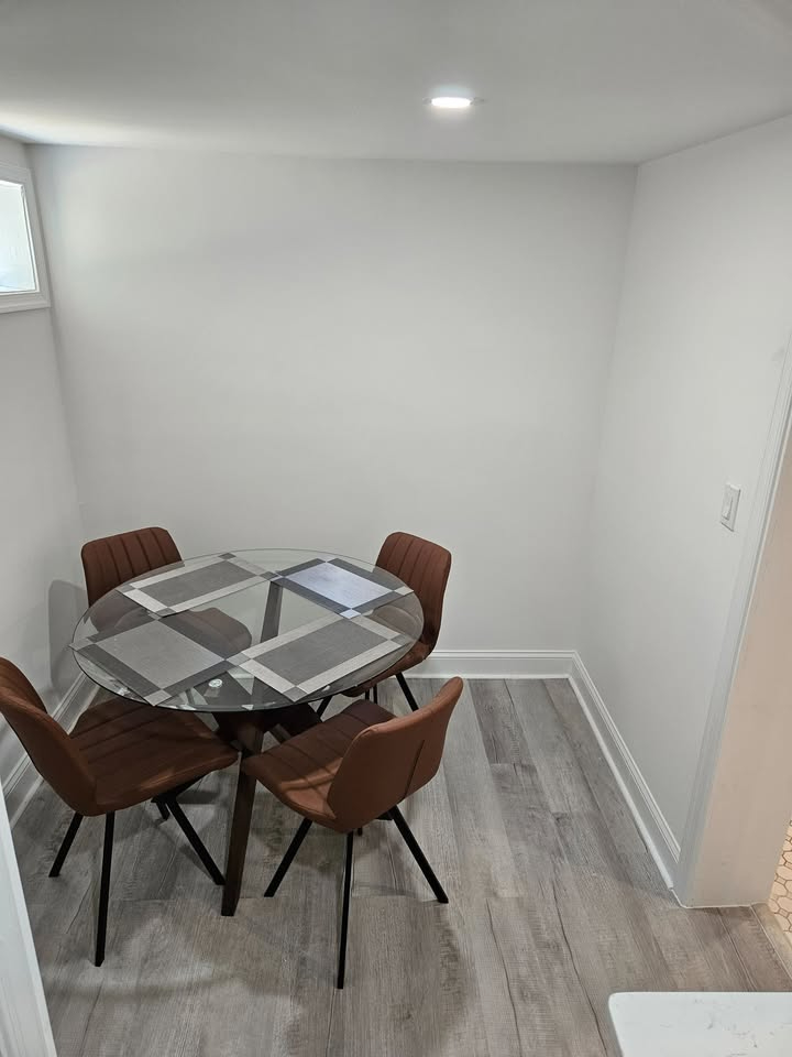 2 Bedroom 1 Bathroom Apartment - Off Street Parking Available - Photo 8