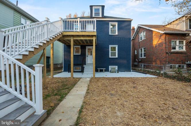 2 Bedroom 1 Bathroom Apartment - Off Street Parking Available - Photo 10