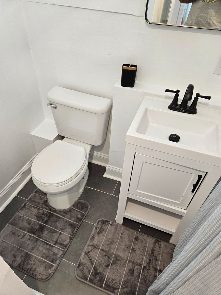 2 Bedroom 1 Bathroom Apartment - Off Street Parking Available - Photo 9