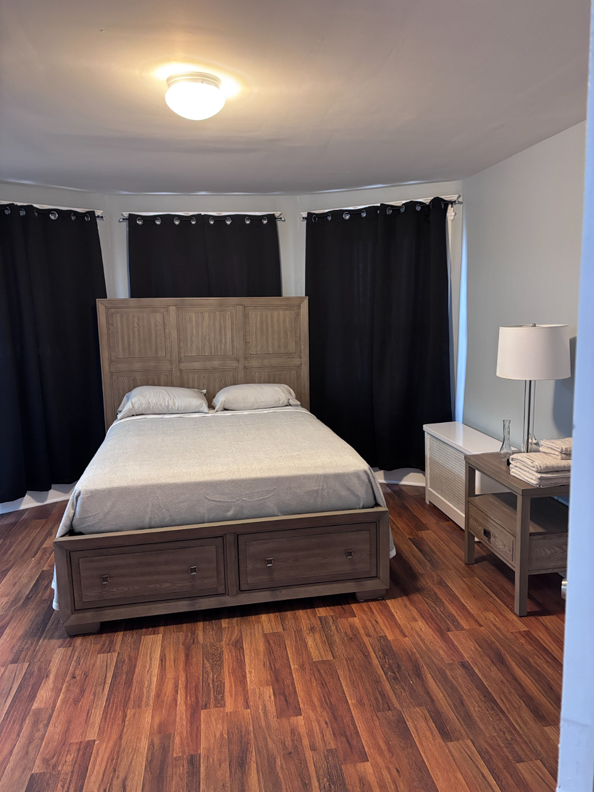 Executive Suite - Serene, Spacious Room with Modern Comforts in Newark's Quiet Upper Clinton Hill - Close to Transit