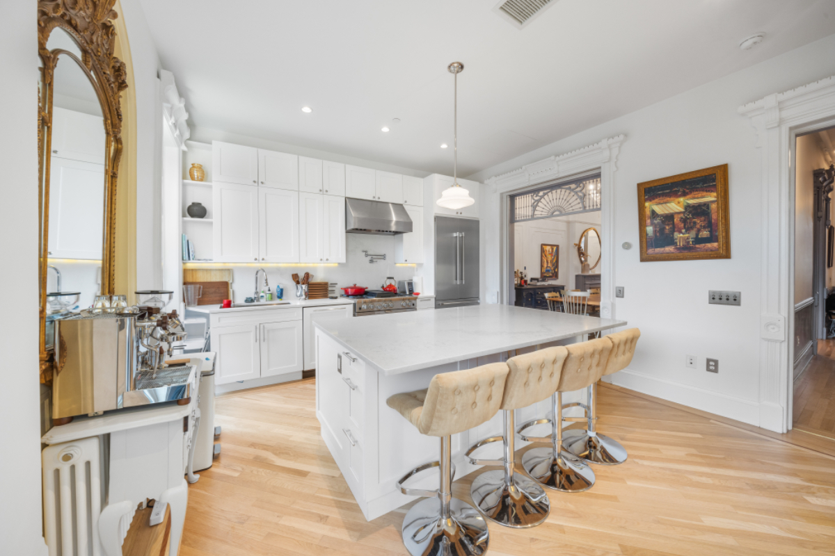Brownstone Bliss - Historic Charm in Brooklyn Havana - Photo 4