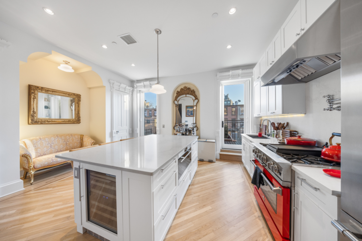 Brownstone Bliss - Historic Charm in Brooklyn Havana - Photo 5