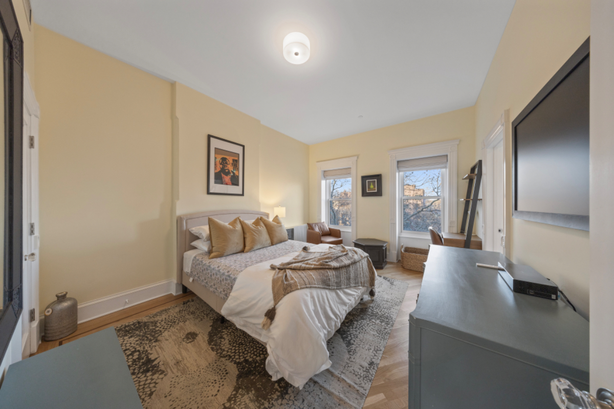 Brownstone Bliss - Historic Charm in Brooklyn Havana - Photo 2