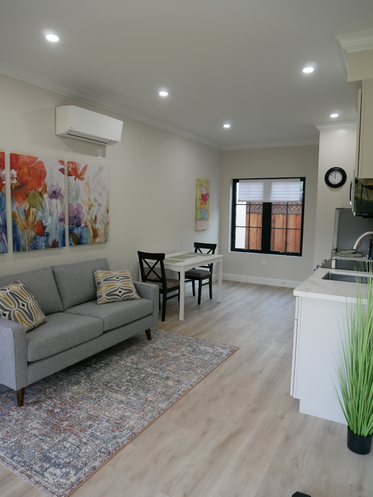 Beautiful New 1 Bed/Bath in Rose Garden Neighborhood - Photo 4