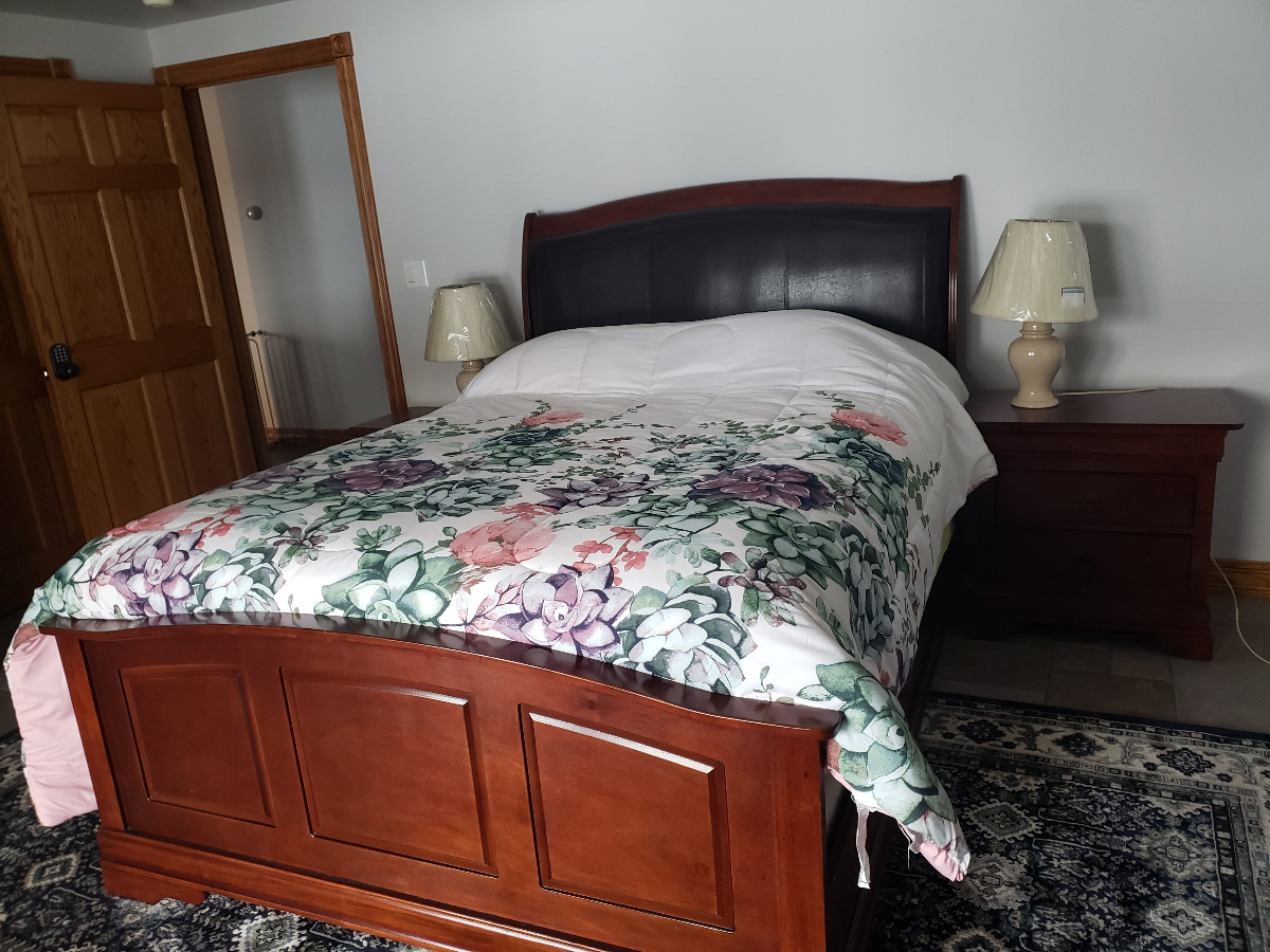 Beautiful, Huge 2 bedroom apartment with all the conveniences - Photo 3
