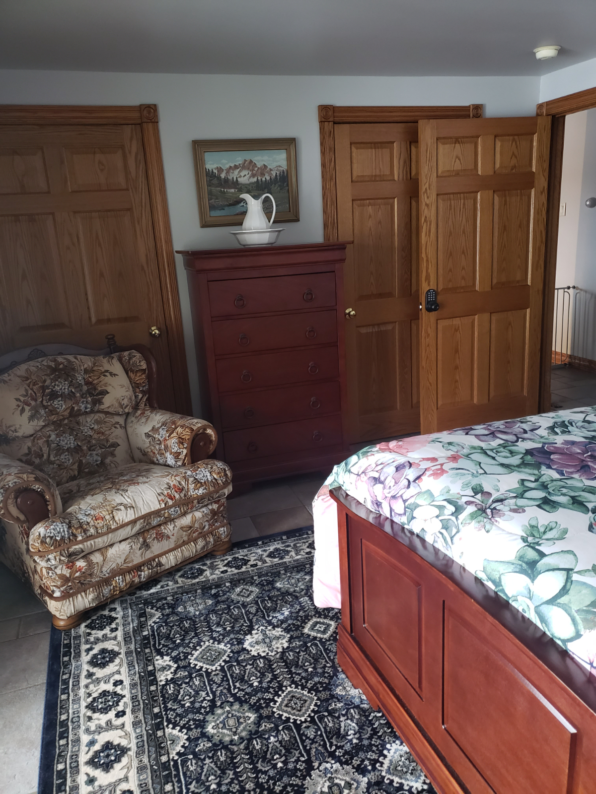 Beautiful, Huge 2 bedroom apartment with all the conveniences - Photo 5