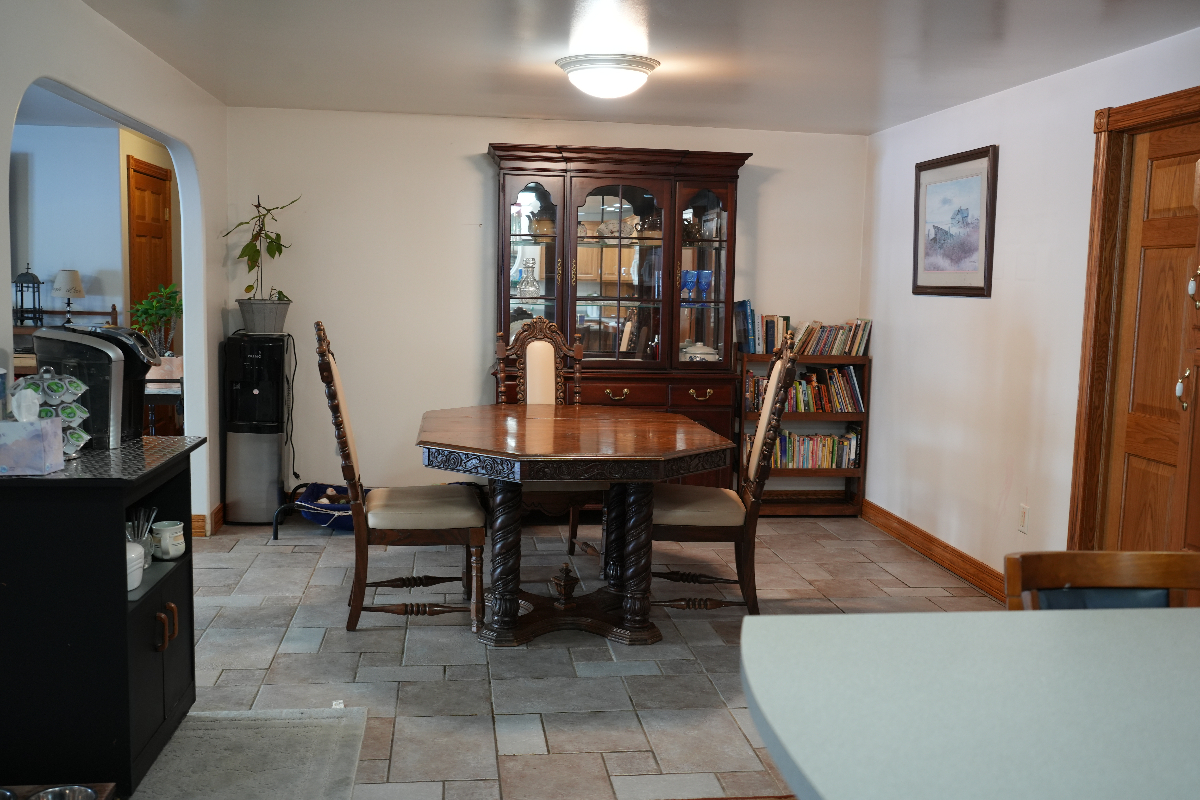 Beautiful, Huge 2 bedroom apartment with all the conveniences - Photo 7