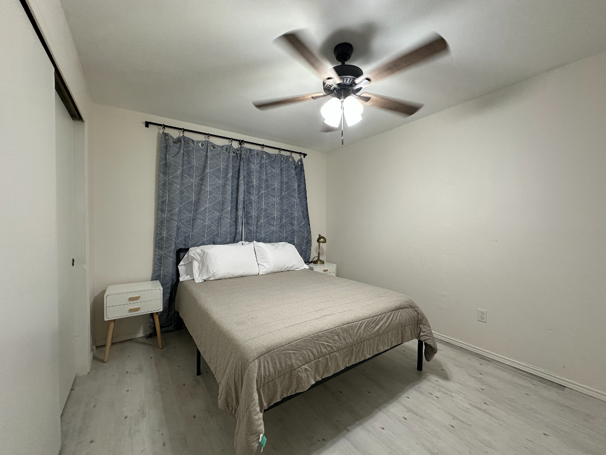 Centrally Located, Large Yard, Pool, Near Groceries & Shopping - Photo 8