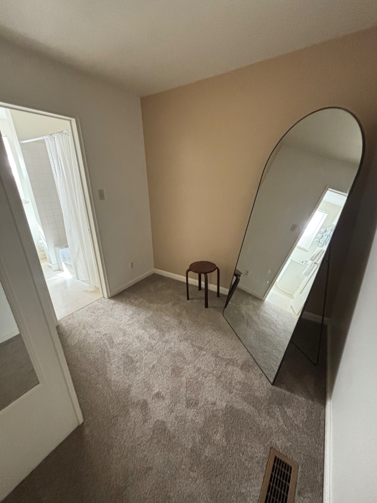 Fresh, Safe, Parkside Avenues Apt. - Photo 7