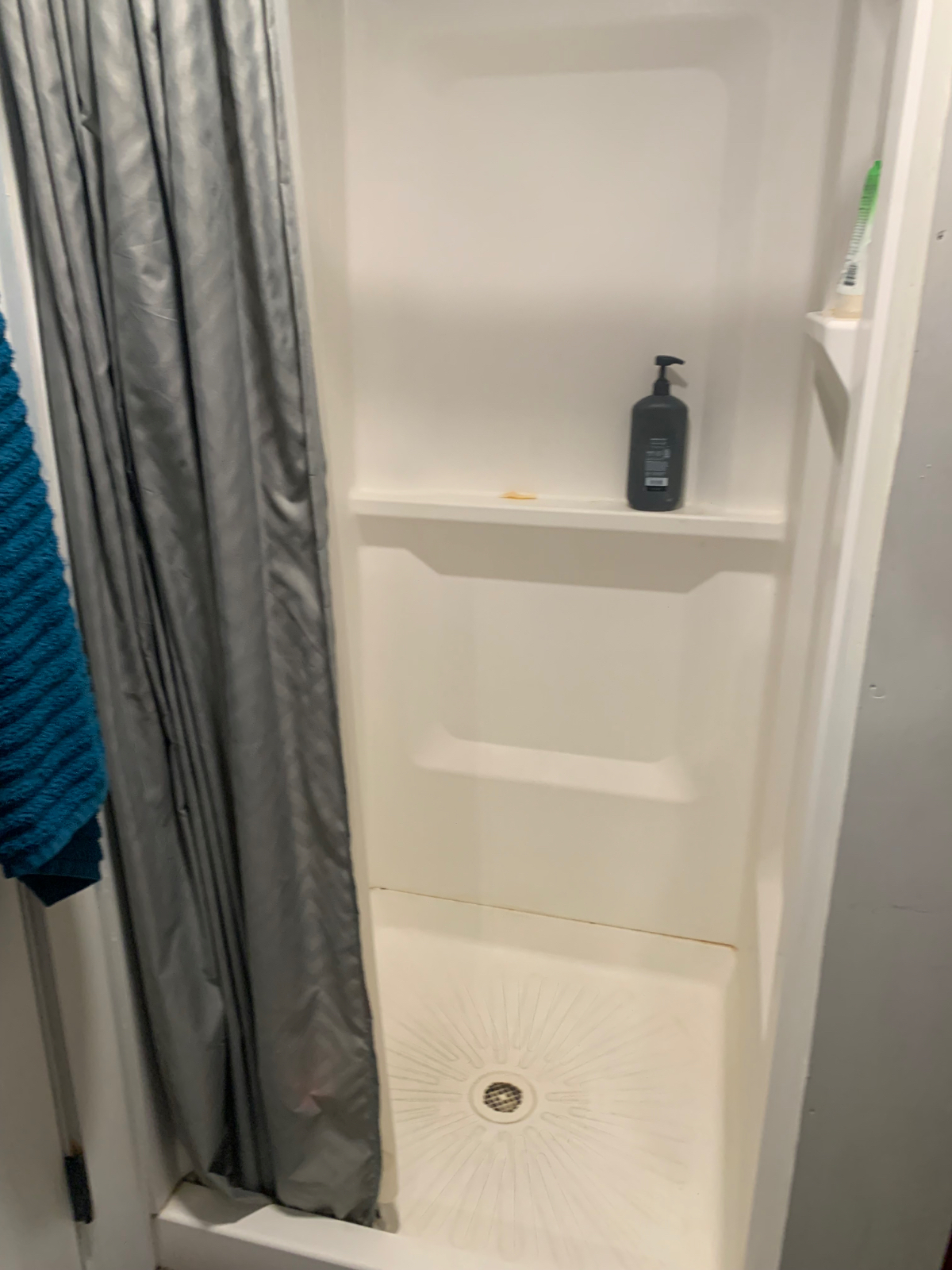 Room in house - Photo 8