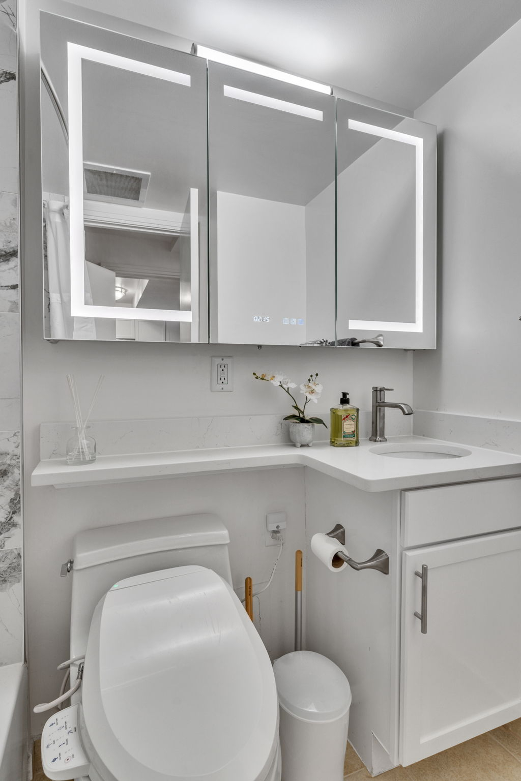 Luxury One Bedroom Condo with Parking SW Waterfront - Photo 7