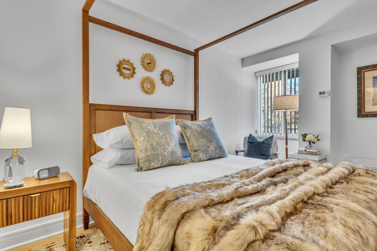 Luxury One Bedroom Condo with Parking SW Waterfront - Photo 9