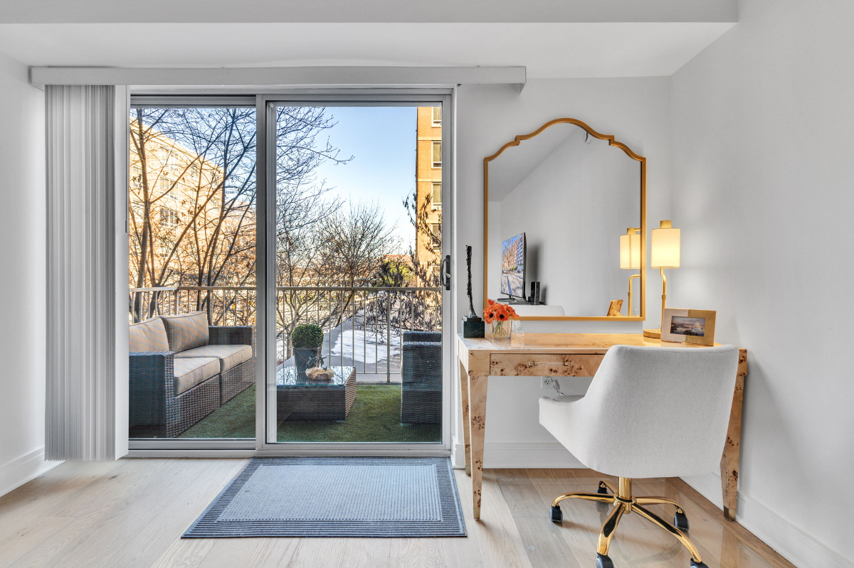 Luxury One Bedroom Condo with Parking SW Waterfront - Photo 6