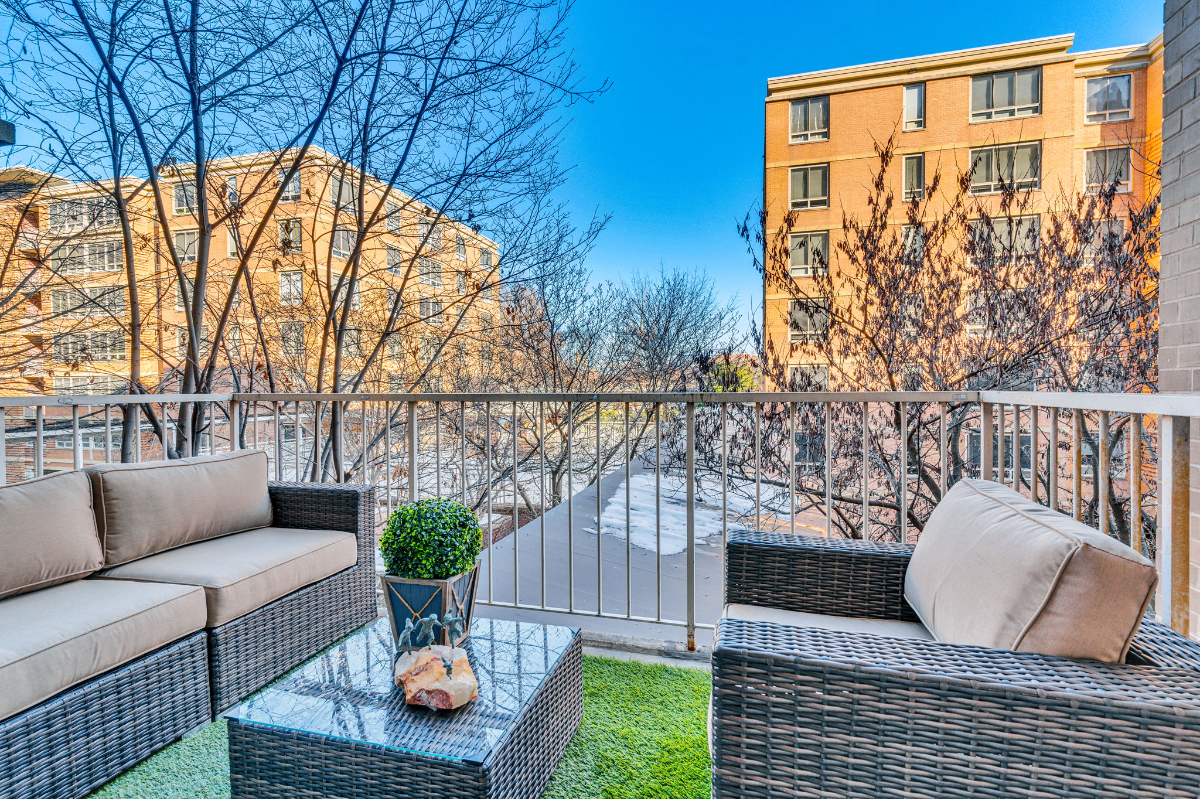 Luxury One Bedroom Condo with Parking SW Waterfront - Photo 10