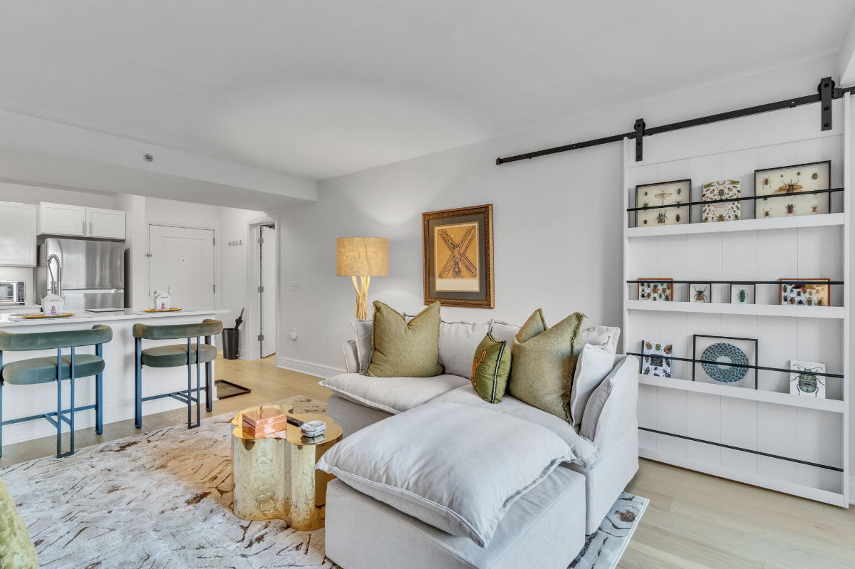 Luxury One Bedroom Condo with Parking SW Waterfront - Photo 5