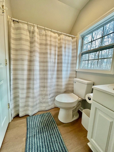 Charming Detached Garage Apartment in a Quiet Suburban Neighborhood - Photo 12