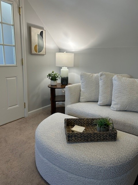 Charming Detached Garage Apartment in a Quiet Suburban Neighborhood - Photo 2