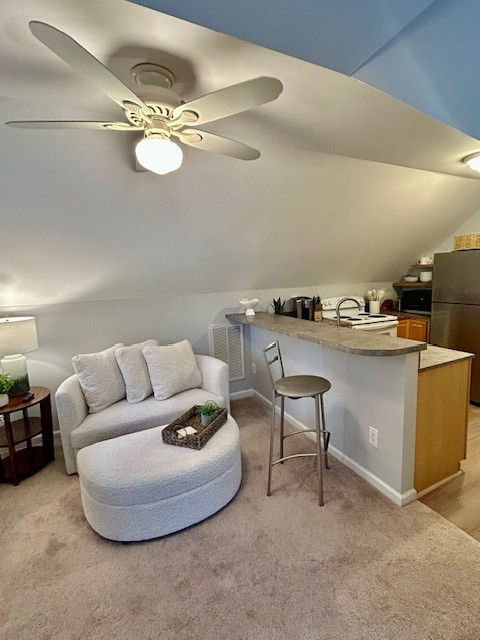 Charming Detached Garage Apartment in a Quiet Suburban Neighborhood - Photo 3