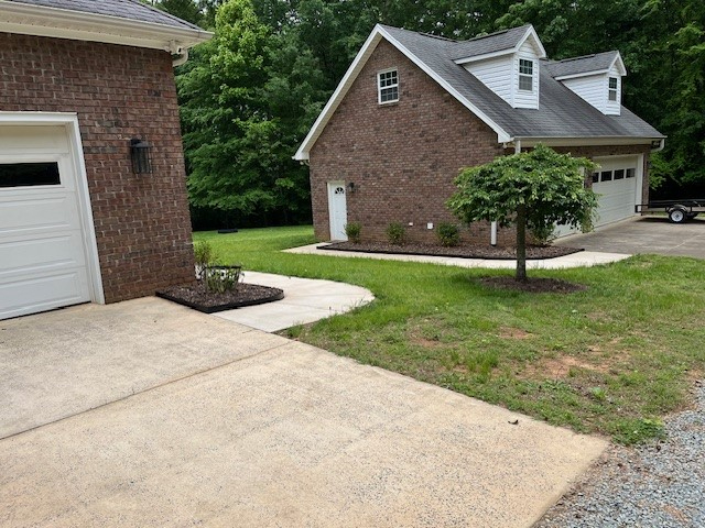 Charming Detached Garage Apartment in a Quiet Suburban Neighborhood