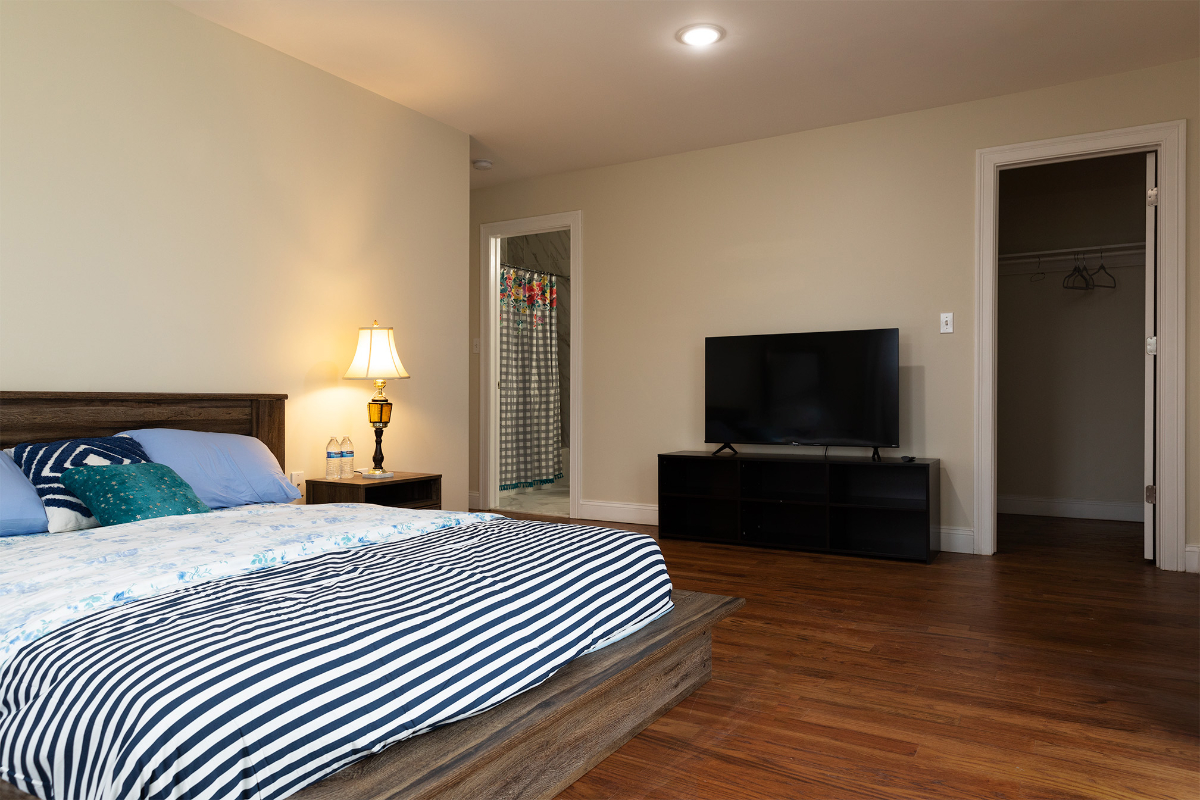 Elegant Bedroom in Newark Apartment
