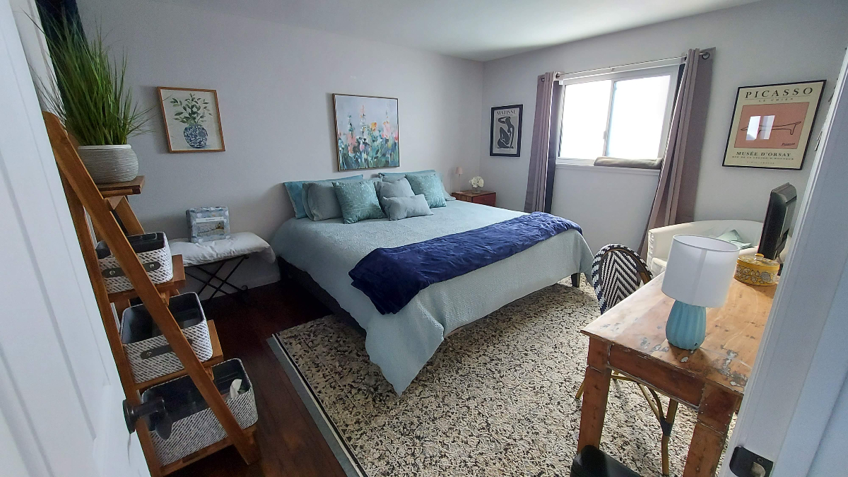 Spacious, Well-Appointed Private Room in Secure Home with On-Site Parking Situated in Safe, Walkable Neighborhood - Photo 1