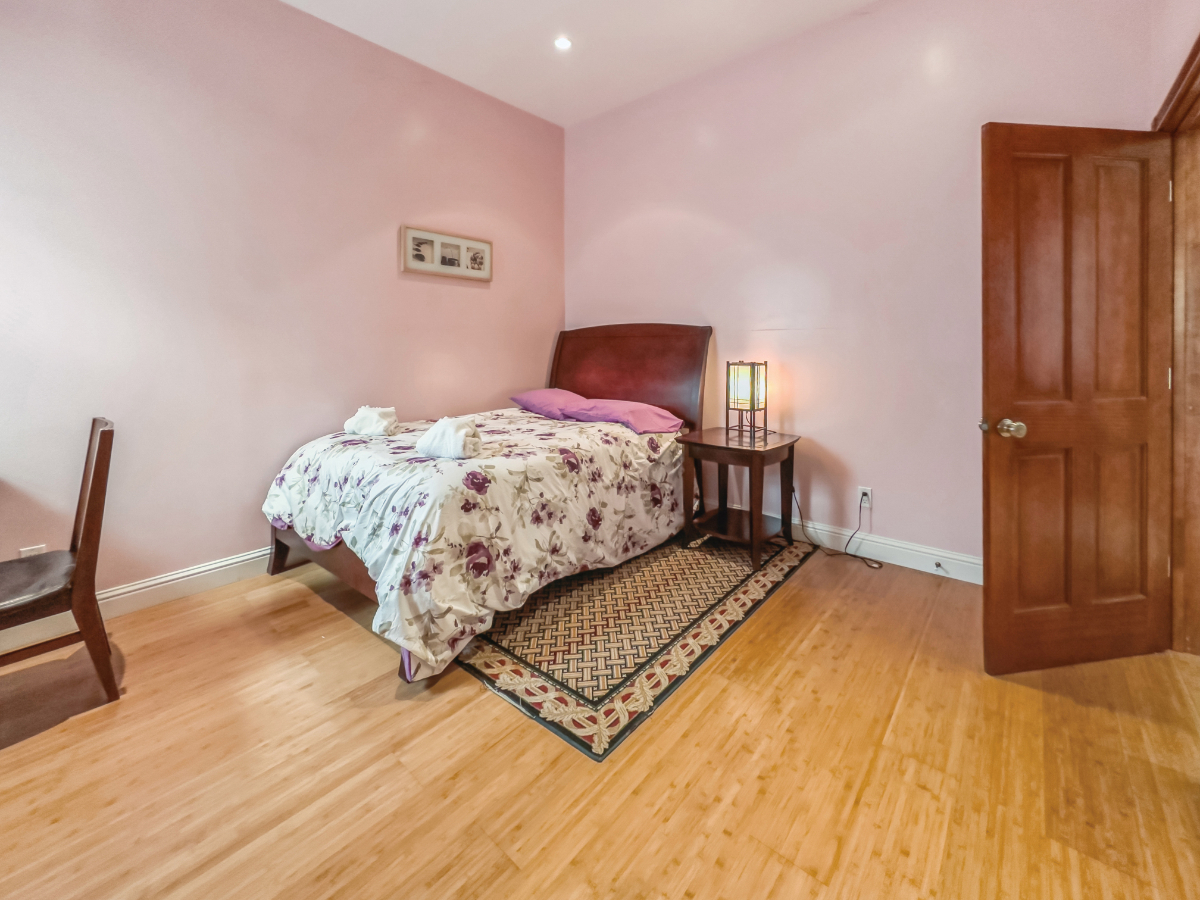 A little bit of San Francisco Private Bedroom & Bathroom - Photo 4