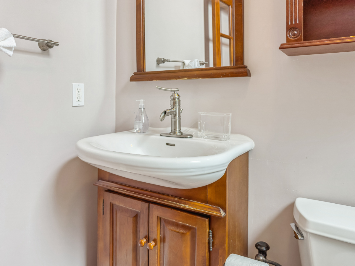 A little bit of San Francisco Private Bedroom & Bathroom - Photo 1