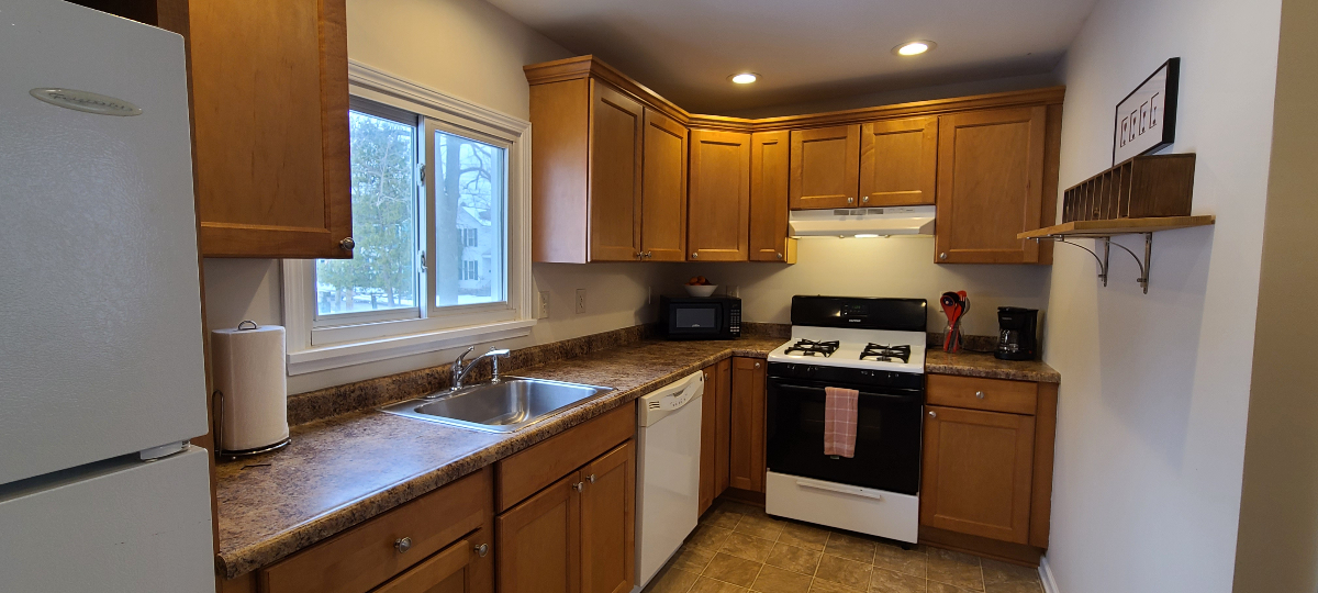 Comfortable and convenient Canandaigua 1 bedroom with separate office - Photo 1