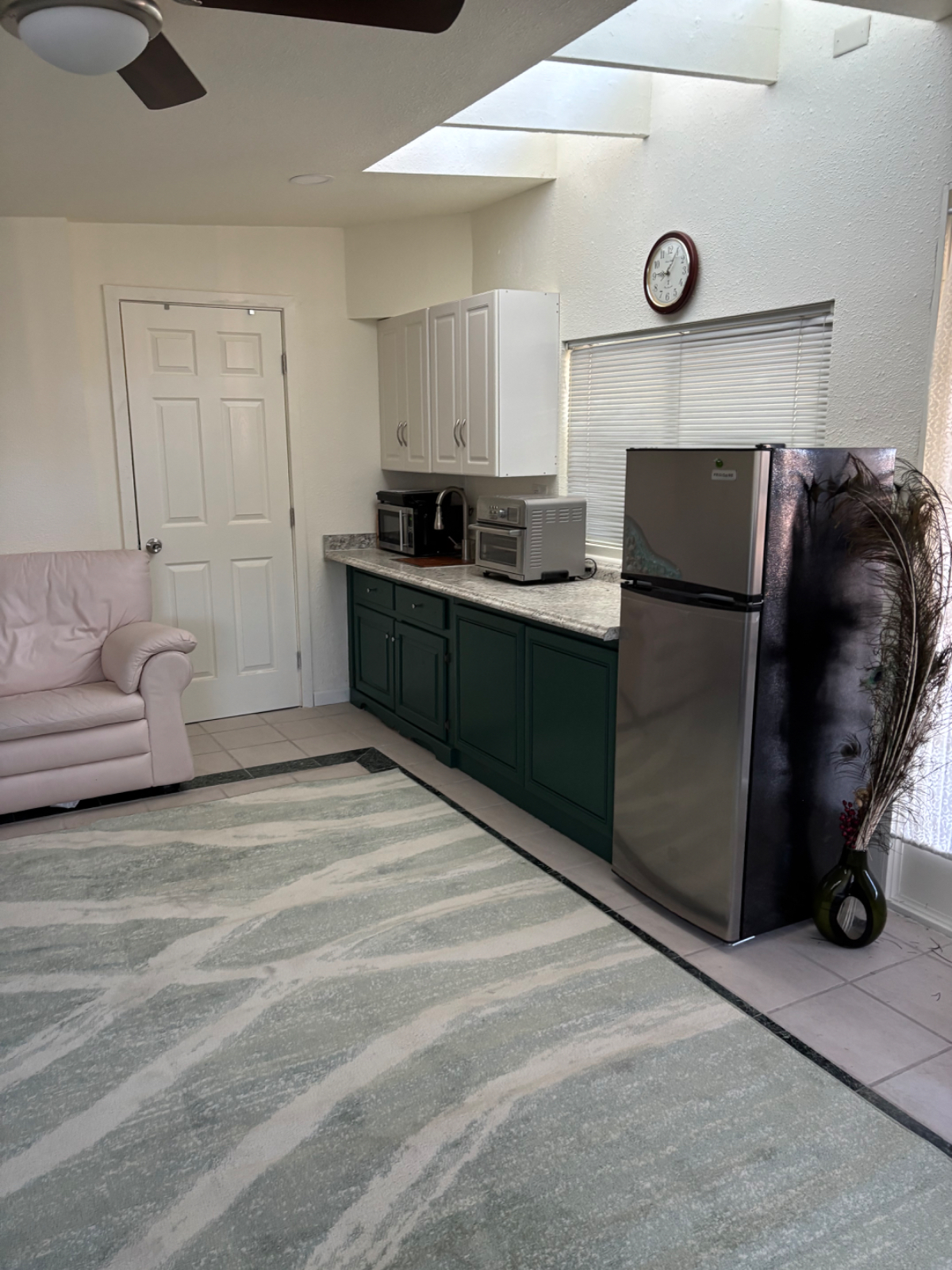 Stunning San Diego Studio Retreat - All Comfort & Prime Location - Photo 3