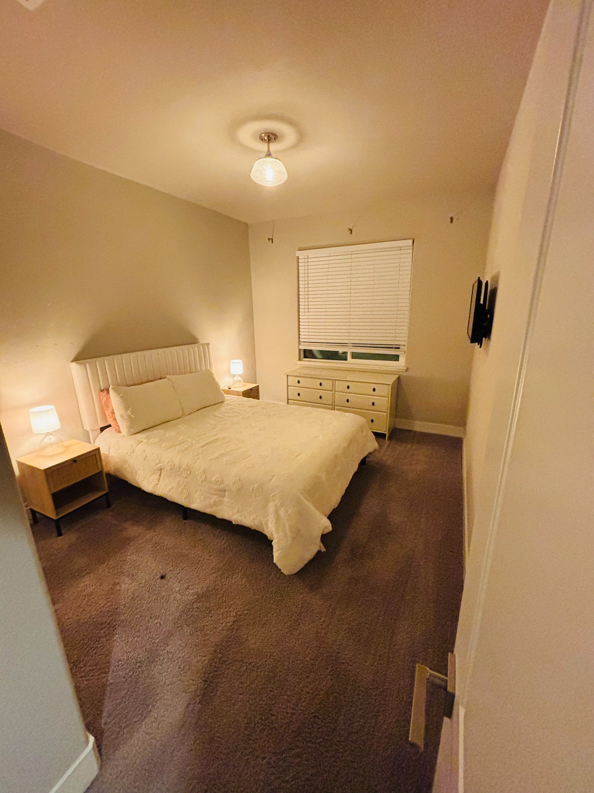 Private Room & Private Bath in Chill Home Near 5 Hospitals - Photo 2