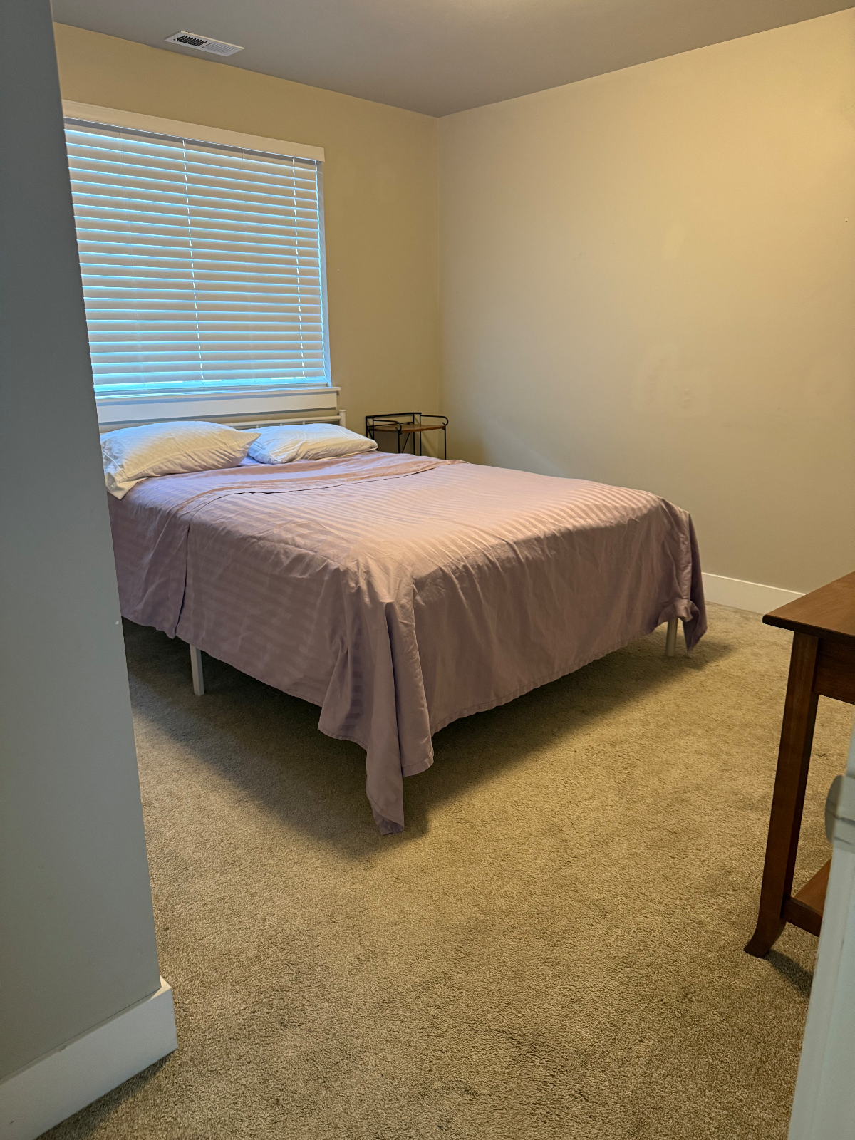 Private Rental Unit with Bedroom, Loft Area, Bath and Office Nook. - Photo 1