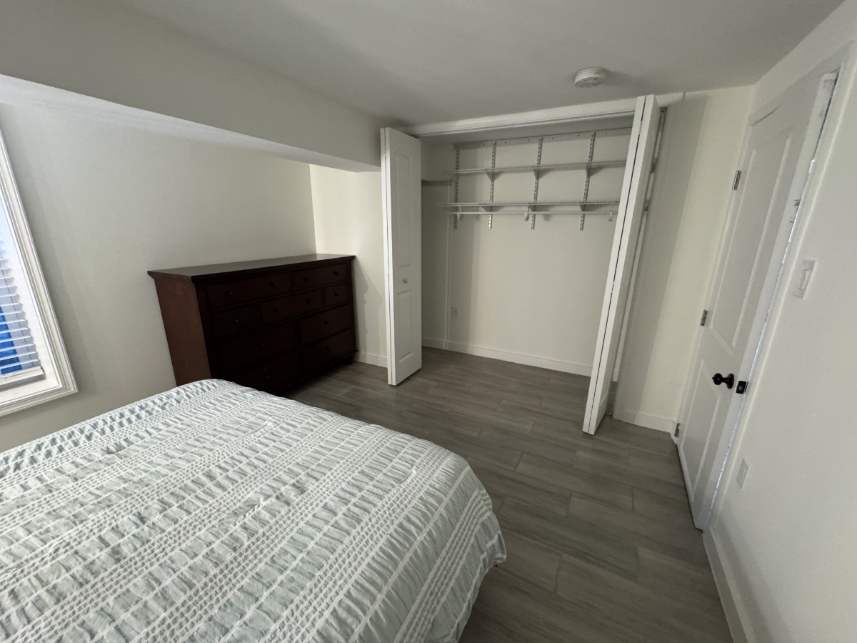Beautiful Spacious Private Entry 1 Bedroom 1 Bath Basement Apt - Photo 2