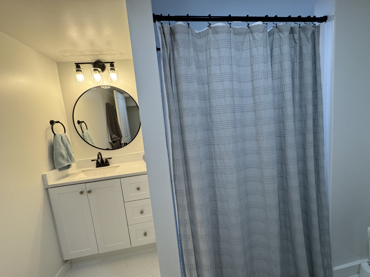 Beautiful Spacious Private Entry 1 Bedroom 1 Bath Basement Apt - Photo 8