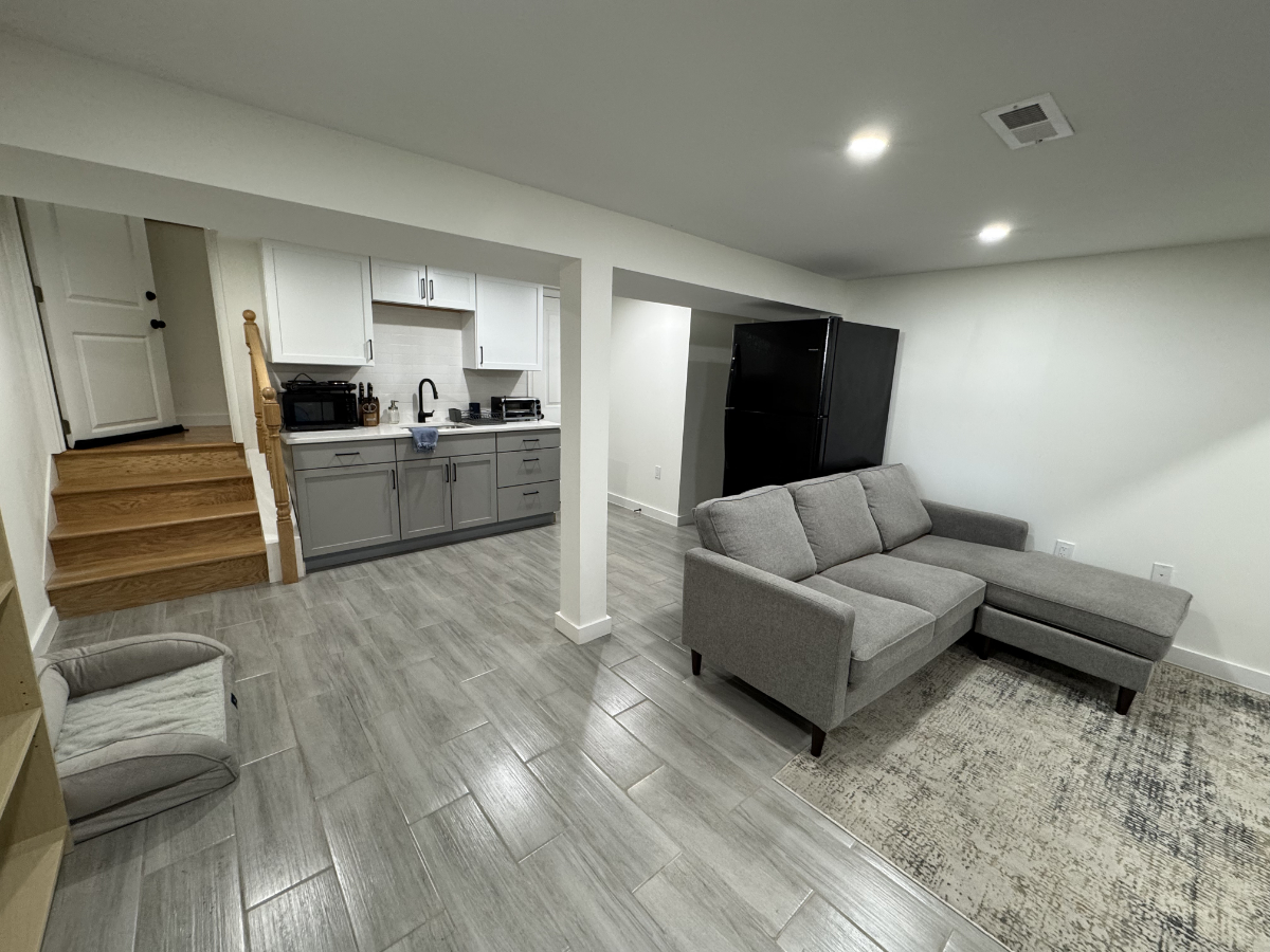 Beautiful Spacious Private Entry 1 Bedroom 1 Bath Basement Apt - Photo 11
